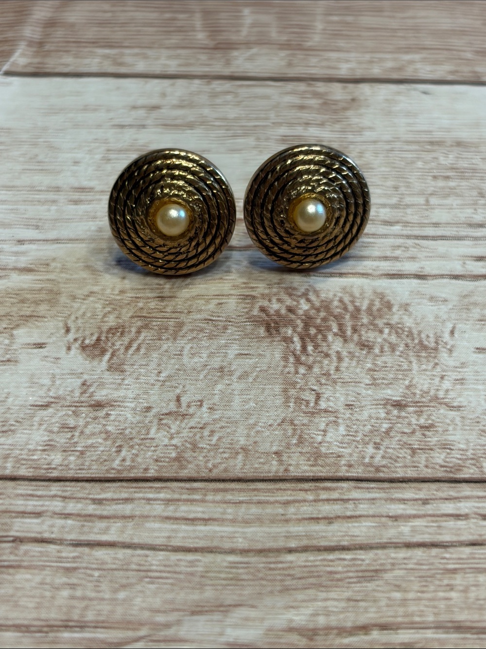 Vintage 70s 80s corporate/nautical stud post earrings faux pearl center